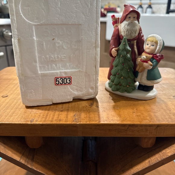 Homco Red and Green Santa with Child Figurine - Picture 1 of 6